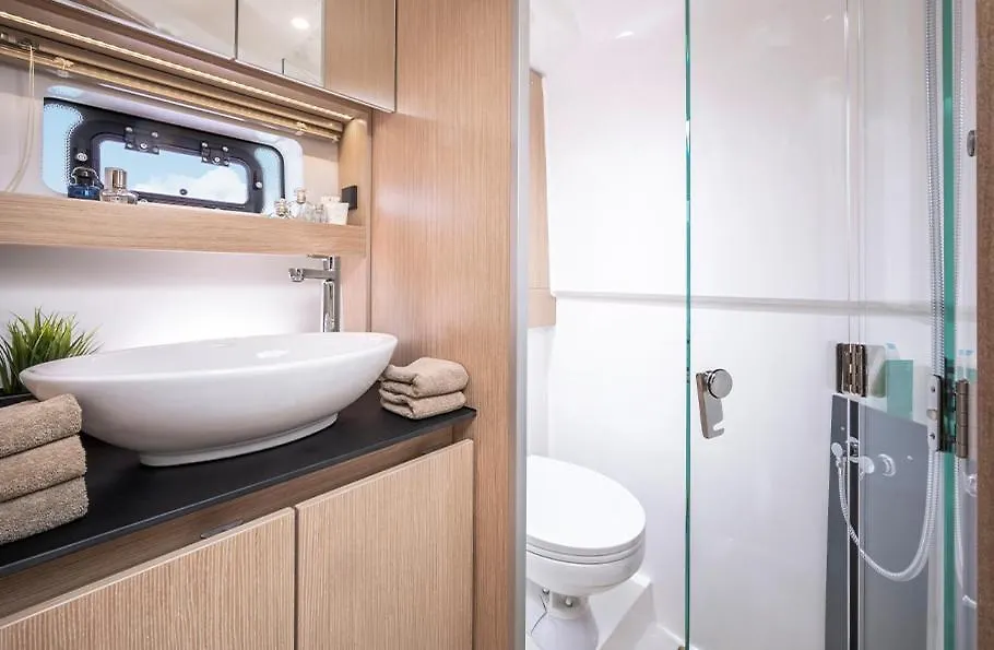 Private Yacht Residence Antibes Botel